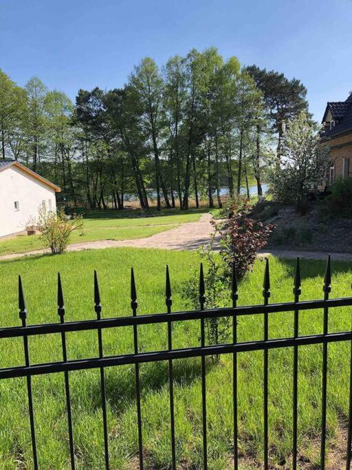 Haus Wilma Gruene Idylle Im Wald Direkt Am See Wendisch Rietz Exterior foto